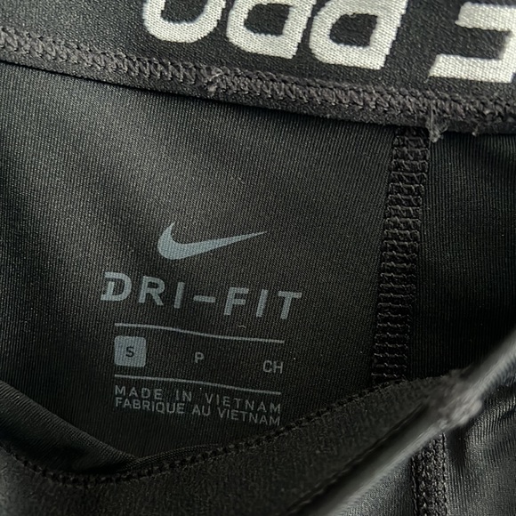 NIKE PRO capris leggings - Picture 3 of 3